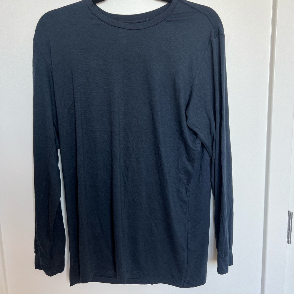 This Navy long-sleeve Gym tee